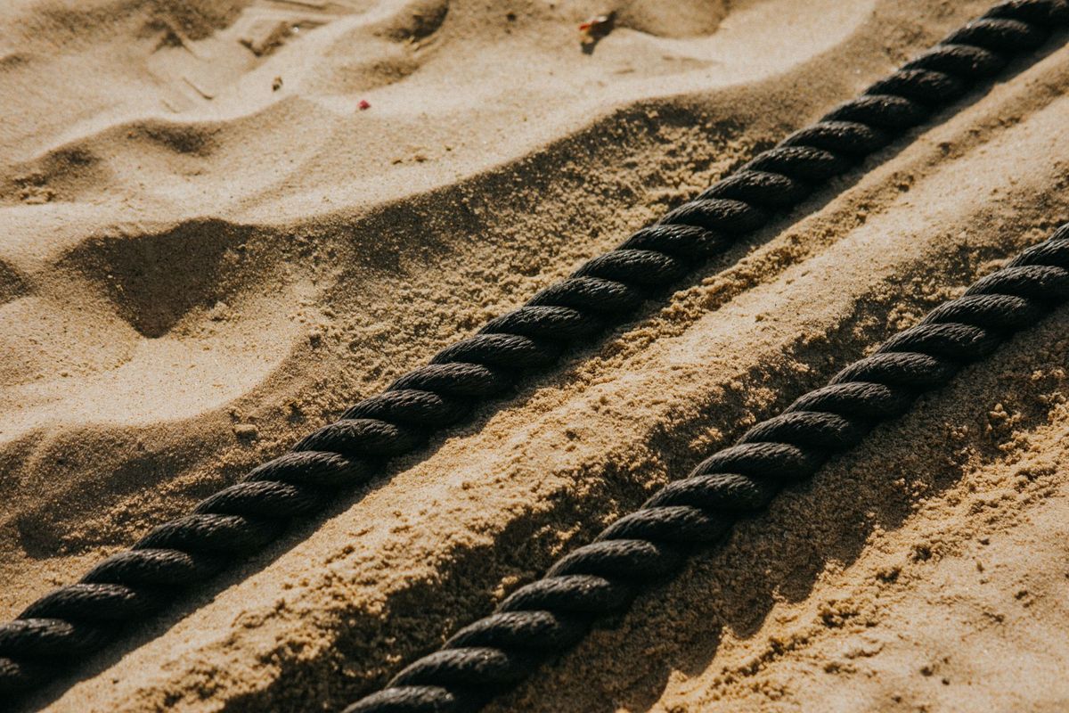 Voorbeeld: battle ropes in het zand
